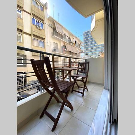 Nikitas' Apartment By The Tube Atenas Exterior foto