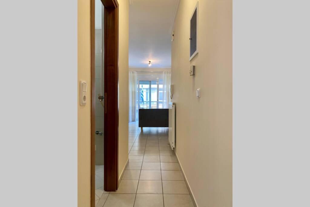 Nikitas' Apartment By The Tube Atenas Exterior foto
