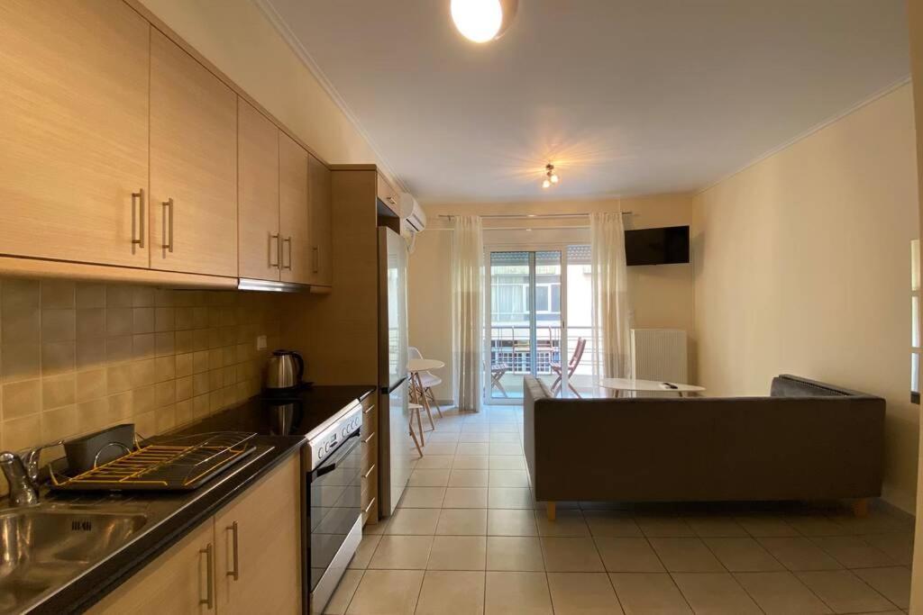 Nikitas' Apartment By The Tube Atenas Exterior foto