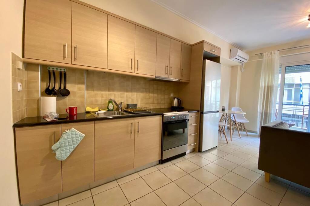 Nikitas' Apartment By The Tube Atenas Exterior foto